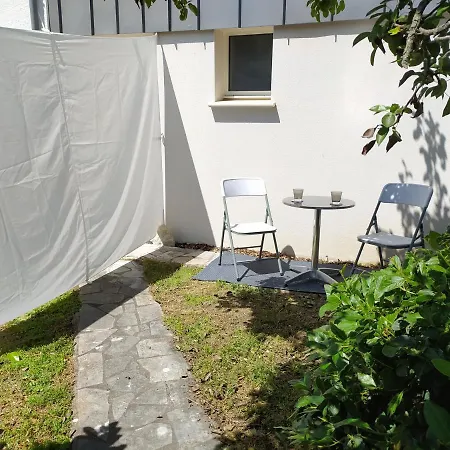 Belle Maisonnette Avec Jardin 2 Pas Du Vieux Port * La Rochelle (Charente-Maritime)