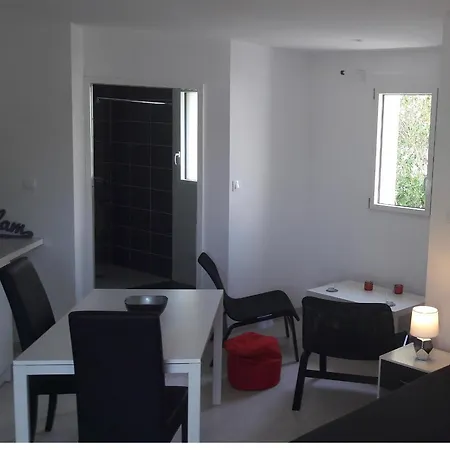 Belle Maisonnette Avec Jardin 2 Pas Du Vieux Port La Rochelle (Charente-Maritime)