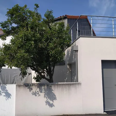 Holiday home Belle Maisonnette Avec Jardin 2 Pas Du Vieux Port La Rochelle (Charente-Maritime)